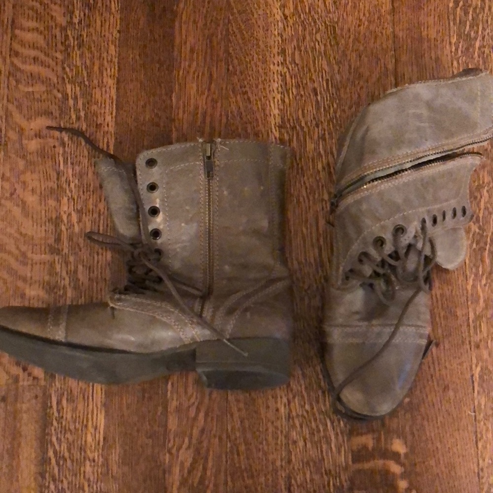 Steve Madden army boots